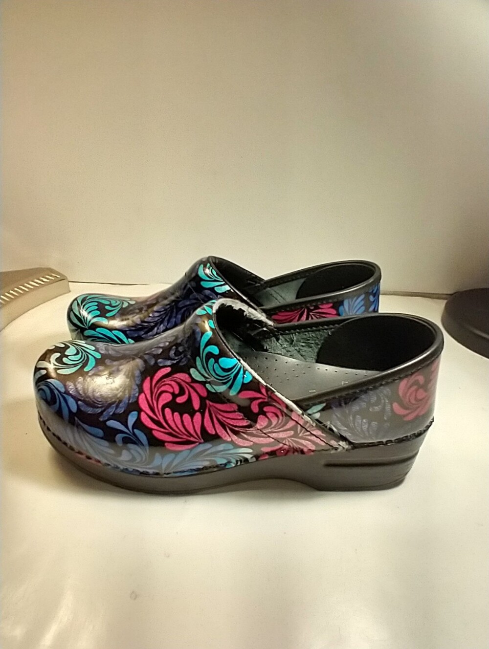 Dansko Professional Floral Print Patent Leather Clogs Shoes Women's sz 8.5(39). - Picture 4 of 12